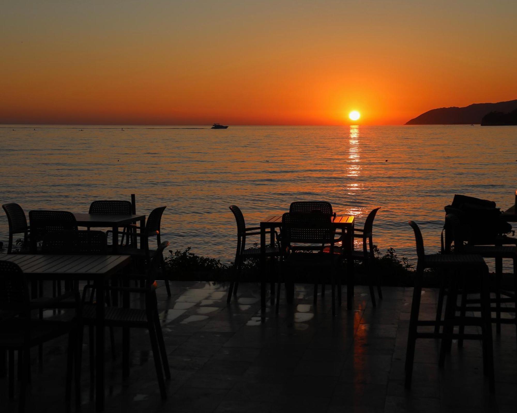 Oniro By Iliria Palace (Adults Only) Himare Exterior photo