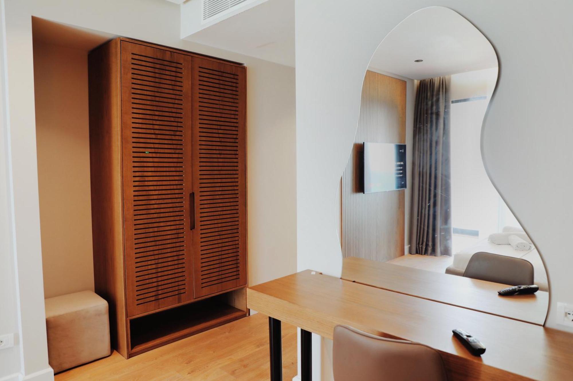 Oniro By Iliria Palace (Adults Only) Himare Exterior photo